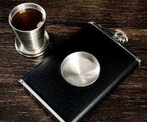 collapsible-shot-glass-flask